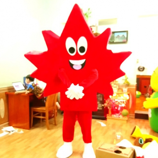 Mascot mô hình chiếc lá